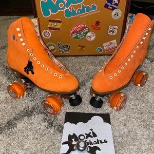 Brand new Clementine Moxis size 8